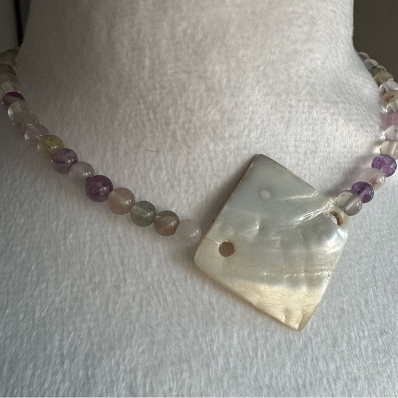 Fluorite & Shell Necklace + 925 Earrings Set - Picture 4 of 6